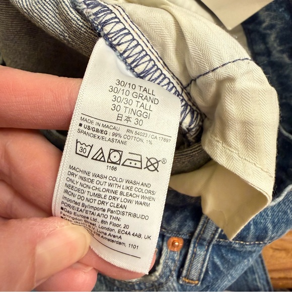 P35 - GAP Women's Cheeky Straight Leg Jeans - Picture 7 of 8